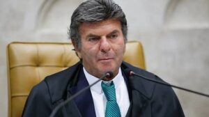 Leia mais sobre o artigo Fux diverge de Moraes e vota contra cautelares impostas a Bolsonaro