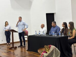 Leia mais sobre o artigo Arraial do Cabo se consolida como referência nacional em empreendedorismo e recebe visita de grupos de três estados