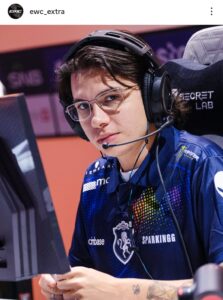 Leia mais sobre o artigo Ídolo mundial dos eSports participa do Arraial Games