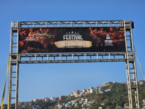 Leia mais sobre o artigo Festival Gastronômico de Costela, Torresmo e Chop agita Arraial do Cabo neste fim de semana