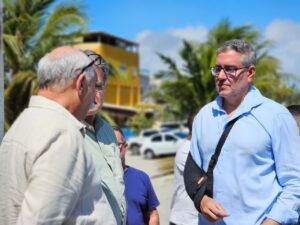 Leia mais sobre o artigo Diego Silveira, Vice-prefeito de Arraial do Cabo, acompanha o DER em visita técnica à RJ-140 para discutir segurança viária