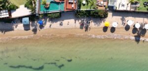 Leia mais sobre o artigo Montagem de ombrelones, cadeiras e demais equipamentos está proibida por parte de comerciantes nas praias de Búzios