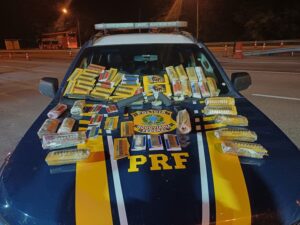 Leia mais sobre o artigo PRF apreende centenas de munições, arma de fogo e droga em Casimiro de Abreu