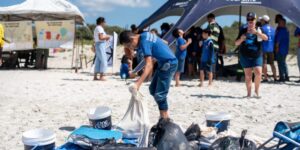 Leia mais sobre o artigo Semana Mundial de Limpeza do Litoral contabiliza mais de 880 quilos de resíduos retirados em Cabo Frio