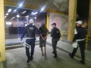 Leia mais sobre o artigo Motorista é flagrado dirigindo com habilitação vencida há mais de 10 anos em Arraial do Cabo.