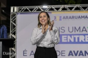 Leia mais sobre o artigo Daniela Soares e a licitação de R$ 47 milhões da saúde em Araruama com suposto favorecimento ilícito e dano ao erário segundo o TCE