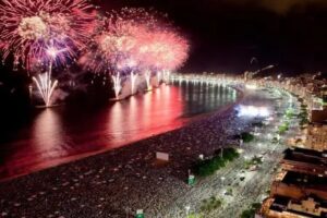 Leia mais sobre o artigo Queima de fogos após 2 anos anima comerciantes e trade turístico de Cabo Frio