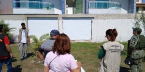 Leia mais sobre o artigo Prefeitura de Cabo Frio reforça fiscalização para proteger áreas verdes e públicas no Novo Portinho e notifica invasores