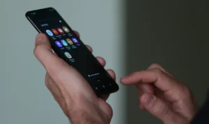 Leia mais sobre o artigo Veto a celular leva 80% dos alunos a prestar mais atenção nas aulas