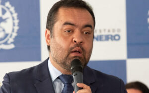 Leia mais sobre o artigo Castro admite que deverá vetar ‘gratificação faroeste’ para policiais