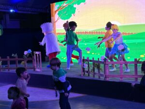 Leia mais sobre o artigo Arraial realiza show exclusivo para crianças autistas durante o Literarraial