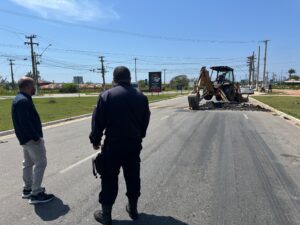 Leia mais sobre o artigo Prefeitura de Búzios retira quebra-molas que foram instalados irregularmente pelo DER na RJ 102