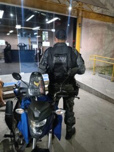 Leia mais sobre o artigo Motociclista é preso pela ROMU após resistir à abordagem da Guarda Municipal em Arraial do Cabo