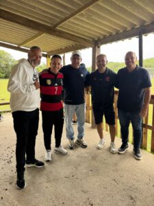 Leia mais sobre o artigo Futebol entre amigos e lideranças políticas demonstra articulação, união e força de Vantoil Martins rumo à Alerj