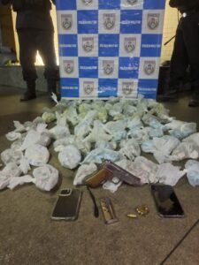 Leia mais sobre o artigo Trio é preso com pistola e drogas em Cabo Frio