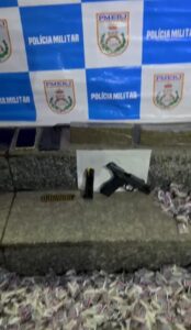 Leia mais sobre o artigo Quatro homens são presos com armas e drogas em Araruama