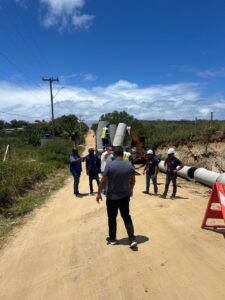 Leia mais sobre o artigo Obras de saneamento da Estrada da Fazendinha avançam com chegada de novos materiais