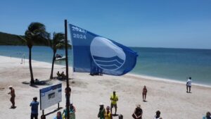 Leia mais sobre o artigo Iguaba Grande conquista selo Bandeira Azul em duas praias e se destaca no cenário ambiental internacional