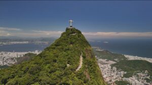 Leia mais sobre o artigo RJ tem alta de 51,7% de turistas estrangeiros e faz Brasil bater recorde histórico, diz Embratur