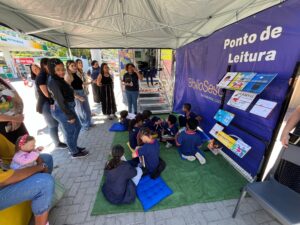 Leia mais sobre o artigo BiblioSesc chega a Arraial do Cabo trazendo livros e histórias para todos os gostos