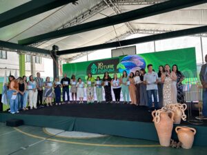 Leia mais sobre o artigo Escolas de Arraial do Cabo recebem Selo Azul por boas práticas pedagógicas e compromisso com educação ambiental