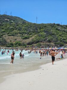 Leia mais sobre o artigo Arraial do Cabo registra 100% de ocupação e movimentação intensa durante feriadão