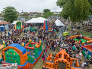 Leia mais sobre o artigo Mais de 10 mil pessoas participam da Festa das Crianças promovida pela Prefeitura de Búzios na Praça da Tia Uia