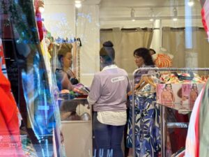 Leia mais sobre o artigo Blitz educativa marca Dia Internacional pelo Fim da Violência contra a Mulher em Búzios