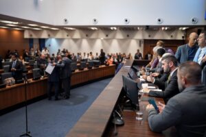 Leia mais sobre o artigo Alerj aprova projeto que permite retorno de policiais aposentados para reforçar efetivo do RJ