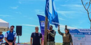 Leia mais sobre o artigo Cabo Frio oficializa segundo selo internacional do Programa Bandeira Azul com hasteamento inédito na Praia do Foguete