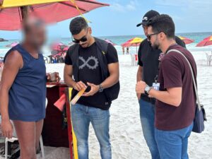 Leia mais sobre o artigo Procon Arraial do Cabo inicia ação de orientação para comerciantes e ambulantes nas praias