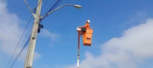 Leia mais sobre o artigo Prefeitura de Cabo Frio atende uma demanda antiga e ilumina a Estrada do Foguete