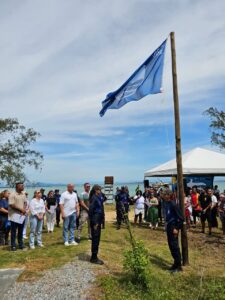 Leia mais sobre o artigo Arraial do Cabo hasteia, pelo segundo ano consecutivo, a Bandeira Azul na Praia Lagunar do Caiçara