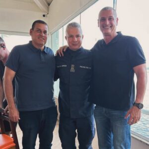 Leia mais sobre o artigo Coronel Leandro e Jorginho da  QOnda se reúnem com o Secretário de Estado de Polícia Militar do RJ em prol da segurança de Cabo Frio