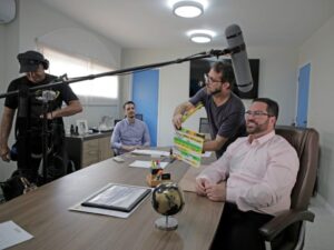 Leia mais sobre o artigo Projeto inovador de Búzios vira modelo nacional e é tema de documentário da TV CONASEMS