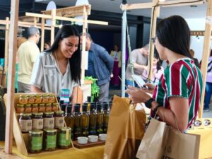 Leia mais sobre o artigo Festival Conectadas impulsiona empreendedoras de Búzios com feira, painéis e shows nesta quinta e sexta-feira