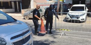 Leia mais sobre o artigo Réveillon 2026: Guarda Civil Municipal instala grades na Rodovia Amaral Peixoto, em Tamoios