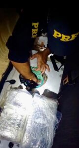 Leia mais sobre o artigo PRF apreende 14 quilos de pasta base de cocaína em Casimiro de Abreu