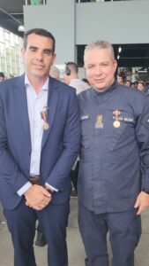 Leia mais sobre o artigo Prefeito Fabinho é condecorado com a Medalha Mérito Operações Especiais em solenidade no BOPE
