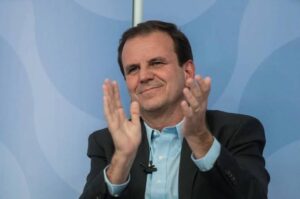 Leia mais sobre o artigo Eduardo Paes paga R$ 178 mil reais de 14° salário a 1 servidor.  364 agraciados receberam acima de R$ 30 mil
