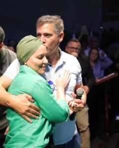 Leia mais sobre o artigo Com o falecimento da esposa, reacende os olhares para o prestígio político e a força do Dr. Serginho