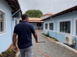 Leia mais sobre o artigo Secretário de Educação realiza vistoria em escolas que passam por adequação predial no bairro Rasa, em Búzios