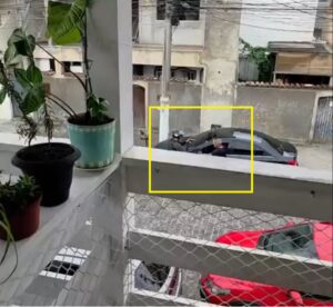 Leia mais sobre o artigo Vizinhos flagram roubo à mão armada em Cabo Frio