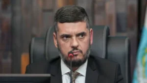 Leia mais sobre o artigo Em meio a licenças e investigações, Bacellar destina emendas a cidades do RJ