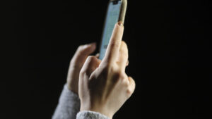 Leia mais sobre o artigo Brasil é o 4º país que mais gasta tempo em apps