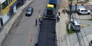 Leia mais sobre o artigo Prefeitura de Cabo Frio segue com obras na Estrada de Búzios e retoma asfaltamento da Avenida Wilson Mendes