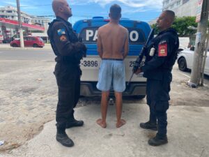 Leia mais sobre o artigo Homem com mandado de prisão por roubo é preso na Prainha durante ação integrada de segurança