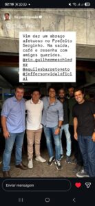 Leia mais sobre o artigo Foto sorridente de reunião política no dia do velório da primeira-dama em Cabo Frio causa mal-estar