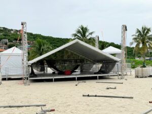 Leia mais sobre o artigo Prefeitura de Arraial do Cabo avança na montagem da Arena dos Blocos para o Carnaval 2026
