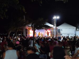 Leia mais sobre o artigo Arraial do Cabo encerra Carnaval com shows e grande participação do público